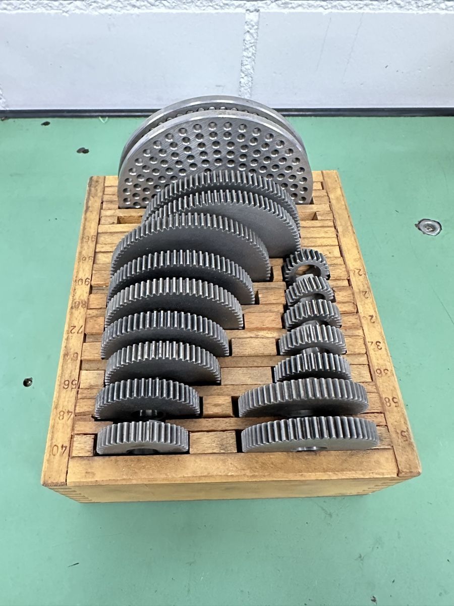 Tutti gli attrezzi: Spezial-Teilradsatz, Special dividing gear set module M1 – Usato da Aarberg venduto da SNMachines