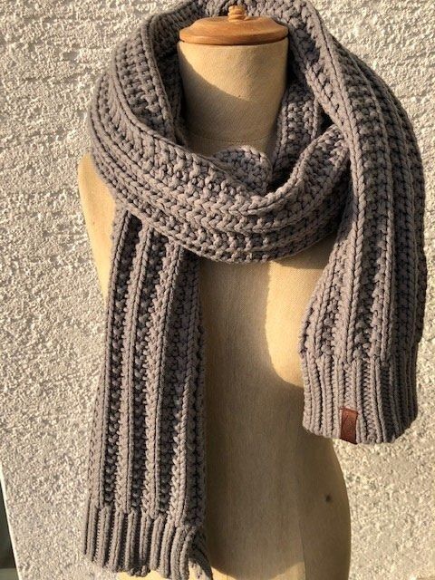 Foulard & Sciarpe: Schal in grau von Superdry – Usato da Küsnacht ZH venduto da Cmunte01 1