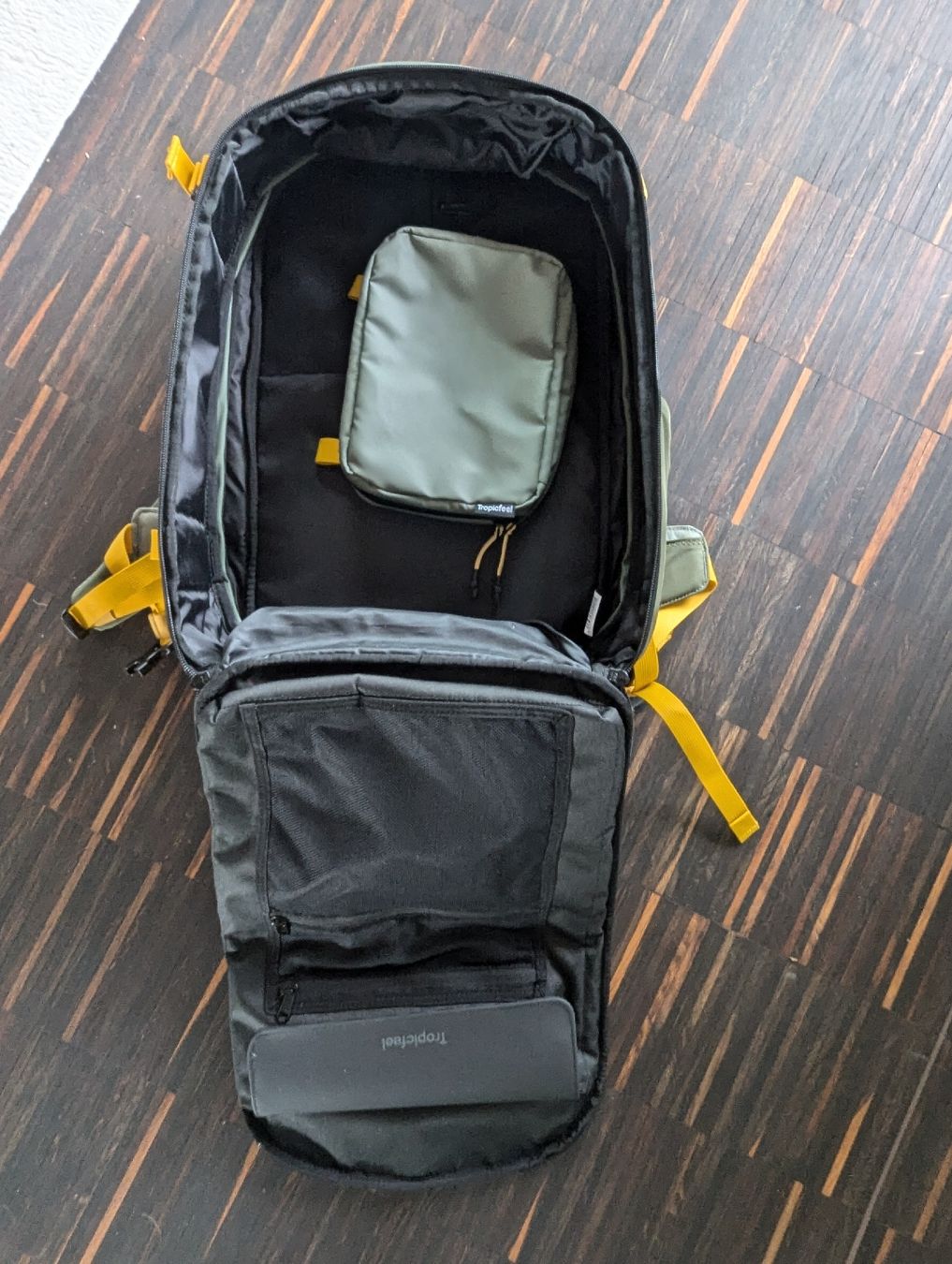 Zaini: Tropicfeel "Hive" Backpack - Waterproof 22-46L – Nuovo (secondo la descrizione) da Basel venduto da ian_z6t8 2