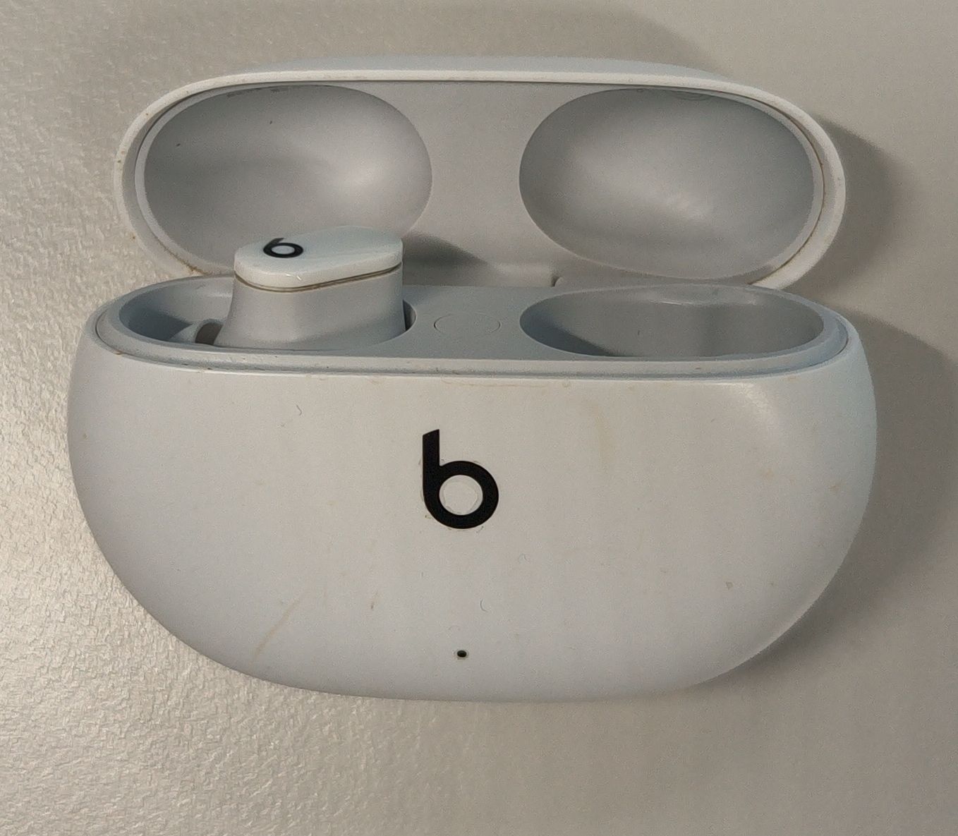 Beats Kopfhörer: Beats Studio Buds charging case white used – Gebraucht aus Zürich von liy_7ttc