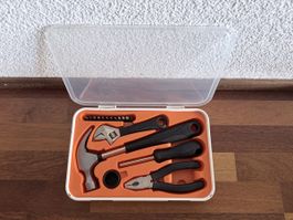 Coffret outils 7 pièces, avec tournevis, marteau, clé….