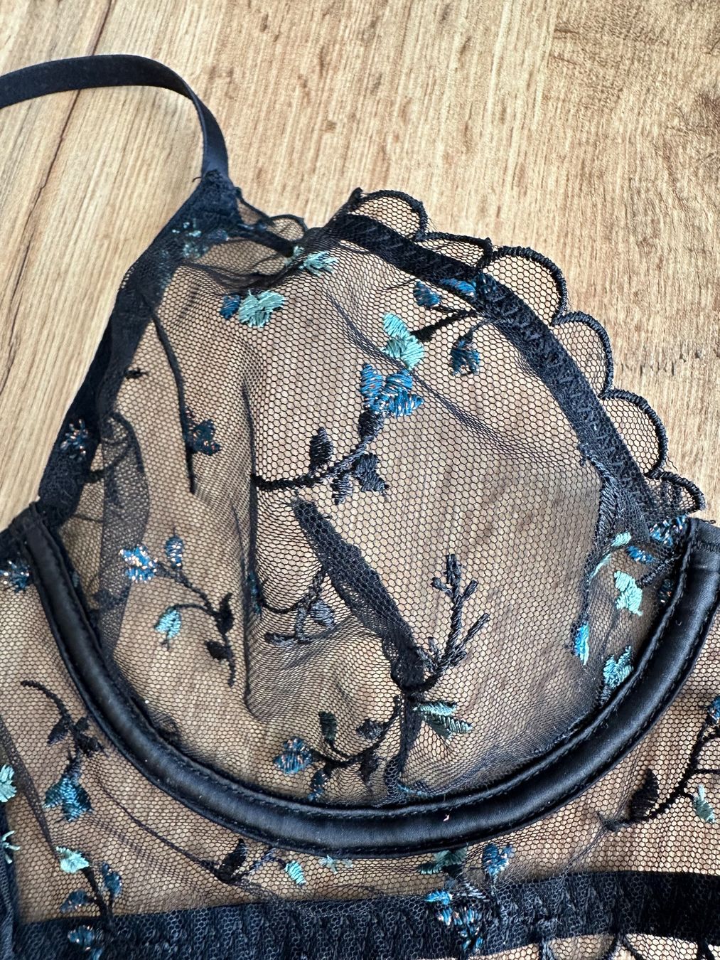 Sonstige Unterwäsche: Tüll-BH mit gestickten Details – Gebraucht aus Urdorf von fairfashion 1