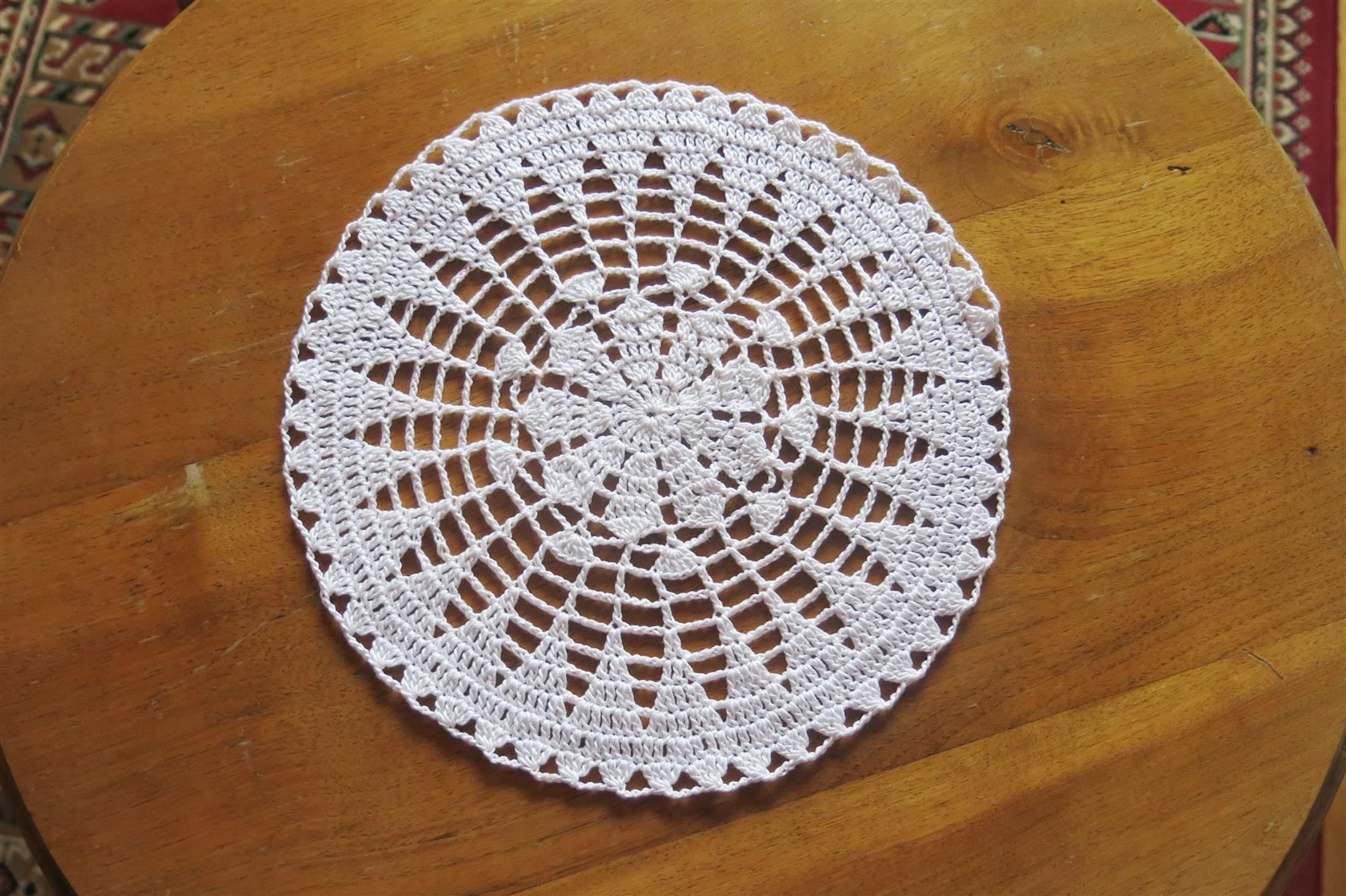 Tutte le decorazioni: Rundes Häkeldeckchen ca 25 cm / weiss – Nuovo (secondo la descrizione) da Schaffhausen venduto da Espressoo7