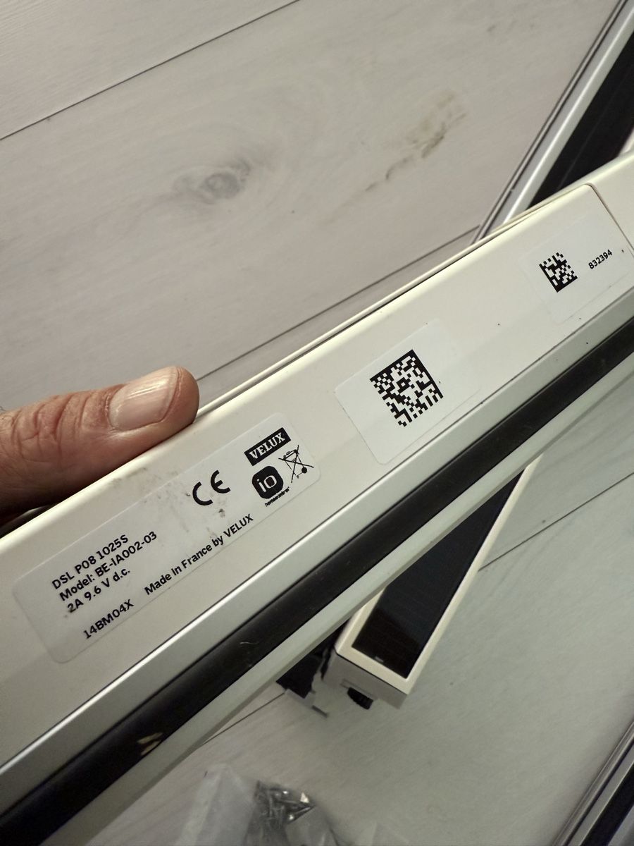 Velux Tende da sole: VELUX Elektrische Innenrollos Dachfenster  – Usato da Portalban venduto da lui_scq7 2