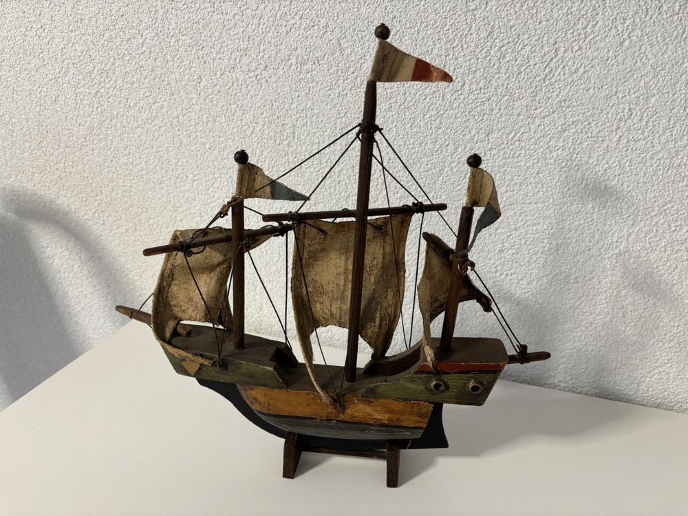 Segelboot Modell Aus Holz – Nautisches Tischdekoration, 23x22x4 Cm, Dunkelblau, Für Themenpartys & Wohnkultur
