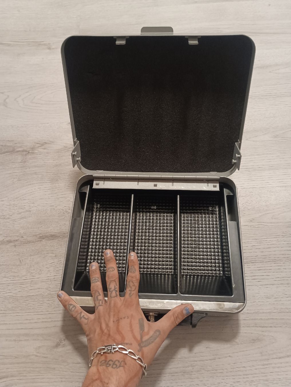 Esche: Cash box with 3 compartments grey used – Usato da Dietikon venduto da isa_pz9m 3