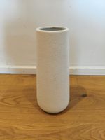 Minimalistische Designer-Vase (Sandstein-/Beton-Optik)