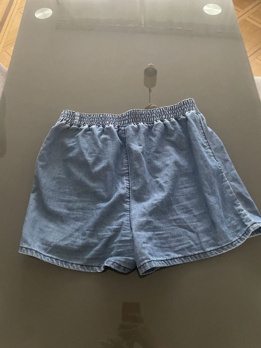 Jeans: Short en jean bleu grossesse taille élastique taille M  – Usato da Lausanne venduto da bab_s576 1