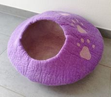 Katzen Filzhöhle Lila mit Pink Pfoten Katzenhaus