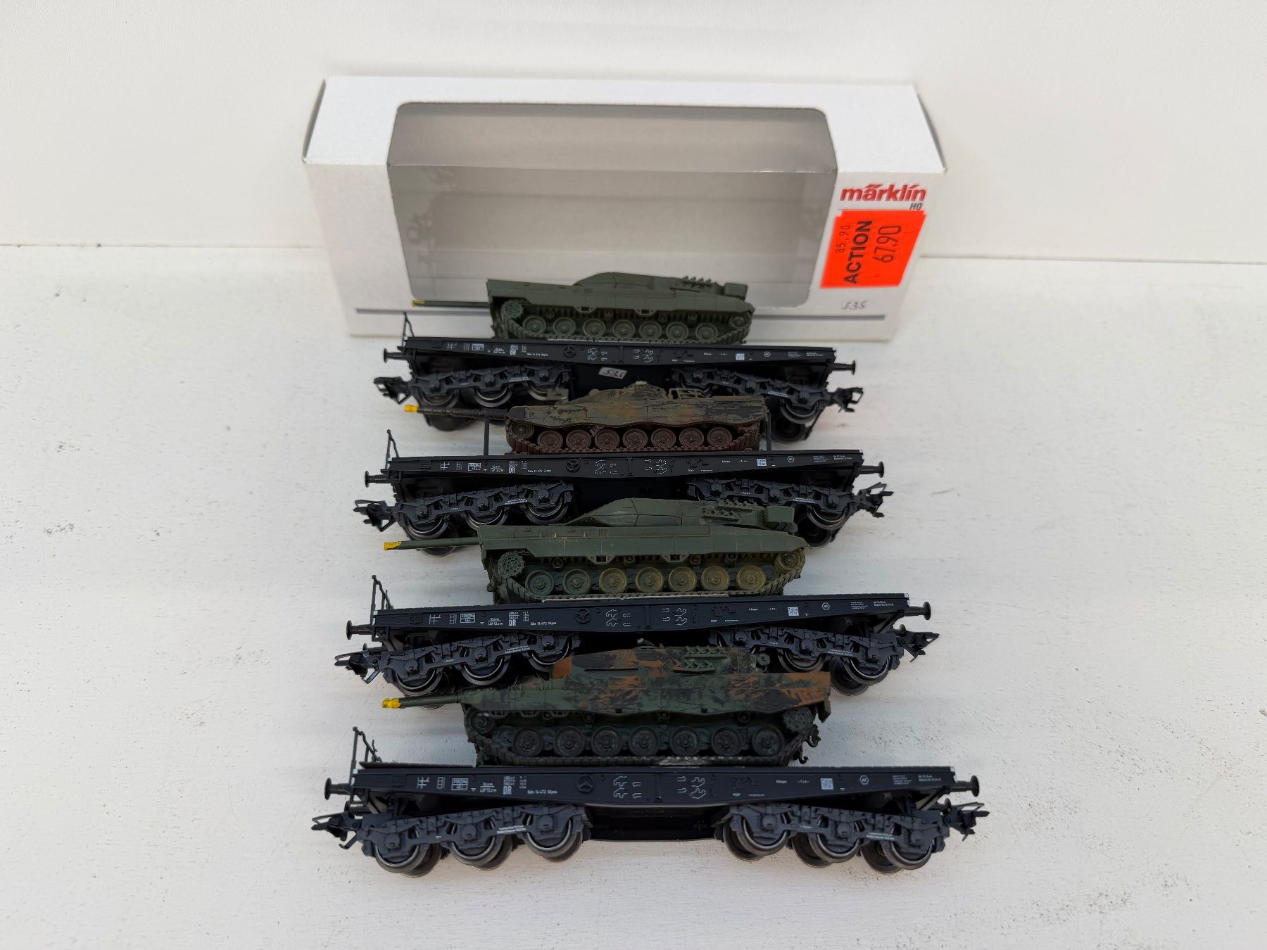 Märklin Modelleisenbahnen: Märklin 4867 Schwerlast-Flachwagen mit Panzer – Gebraucht aus Büsserach von ModellbahnDepot