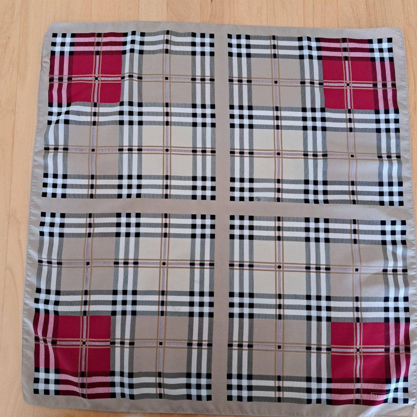 Foulard & Sciarpe: Nicki Tuch "Street ONE" – Usato da Grüningen venduto da Tappio 1