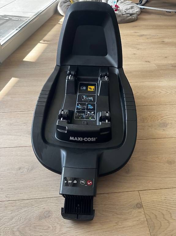 Maxi-Cosi Seggiolini per auto: Maxi Cosi Babyschale inkl. Basisstation mit Isofix – Usato da Ottenbach venduto da Qrider89 3