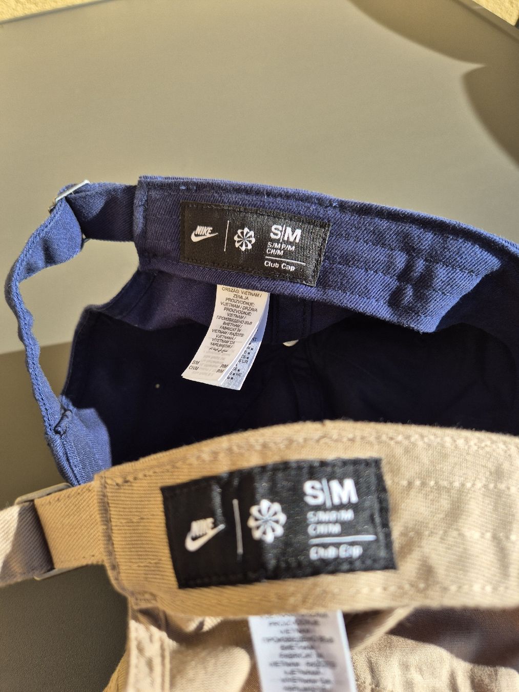 Nike Altro in  Abbigliamento & Accessori: 2xCaps-Nike – Usato da Altstätten SG venduto da Shila8schwarz 2