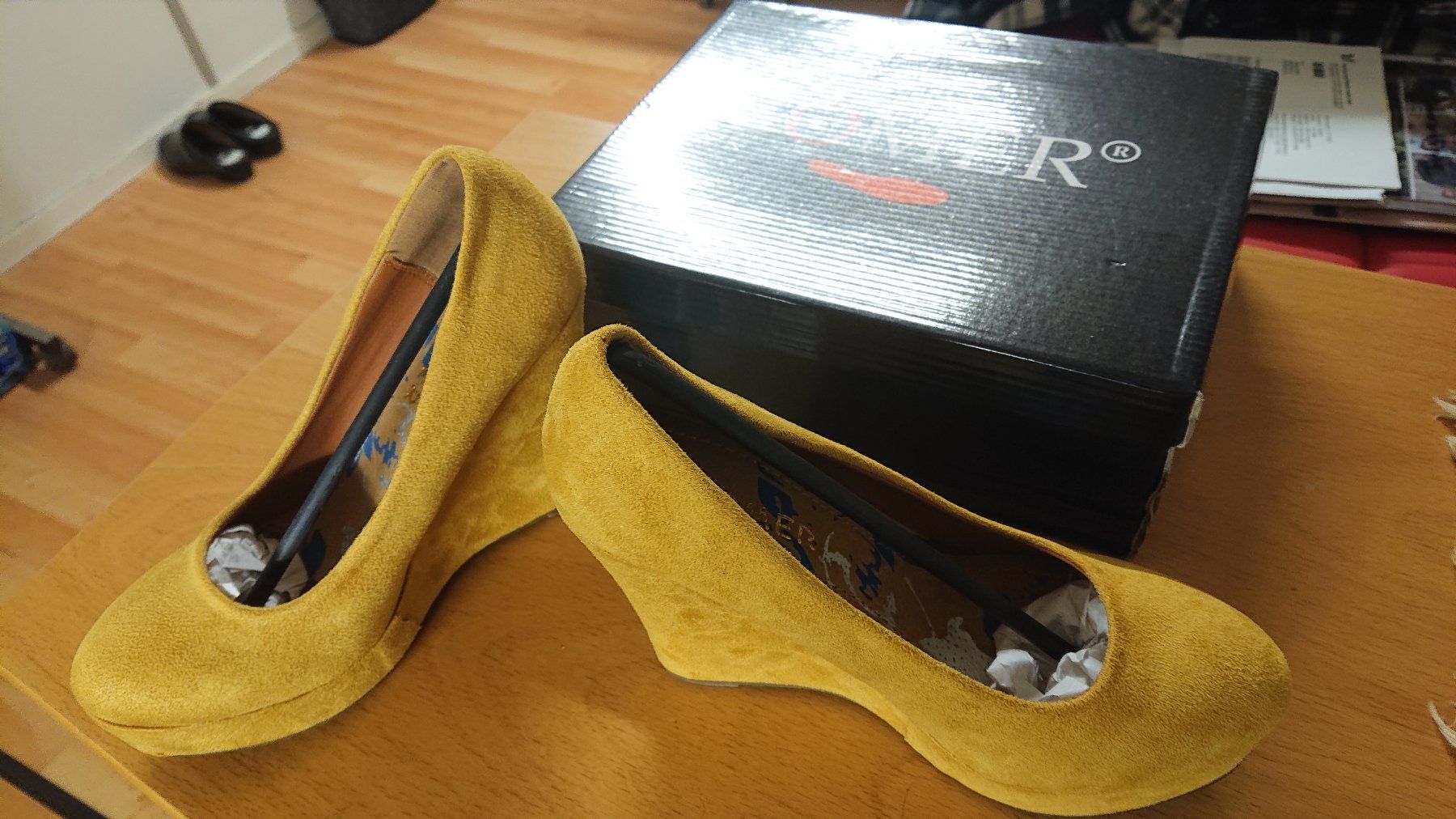Scarpe da donna: Damenpumps Gelb Grösse 37 – Nuovo e nell'imballaggio originale da Reinach BL venduto da Hampe45