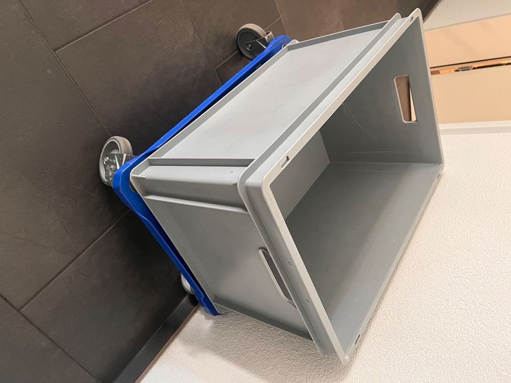 Grosse Rako Box mit Transportroller ab 1CHF (Gebraucht) in Wetzikon ZH ...