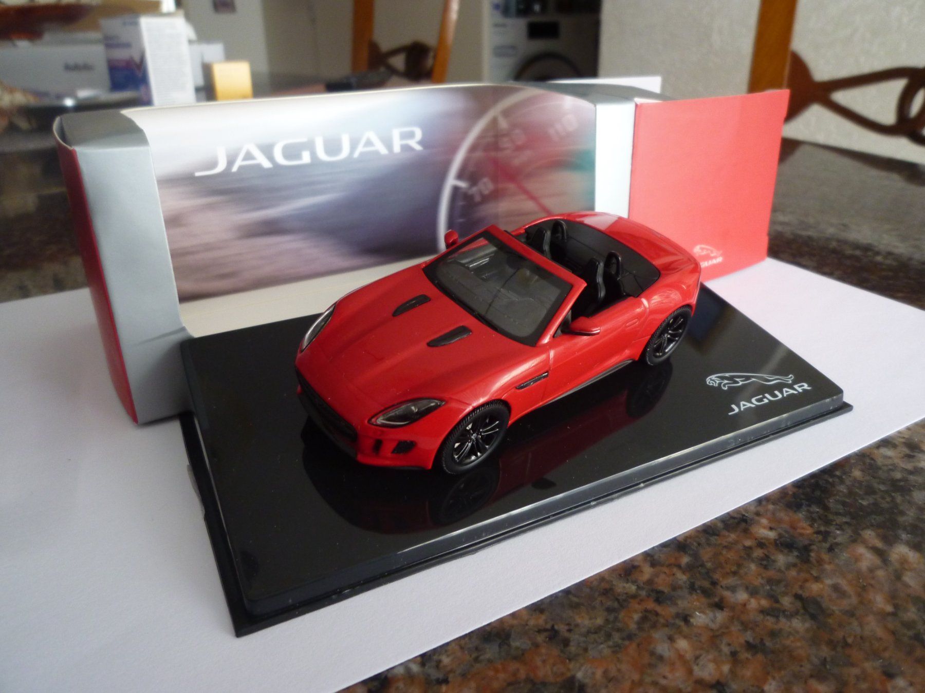 Jaguar Modellini d'auto: Jaguar F-Type V8-S – Nuovo e nell'imballaggio originale da Flawil venduto da Imperiosud 5