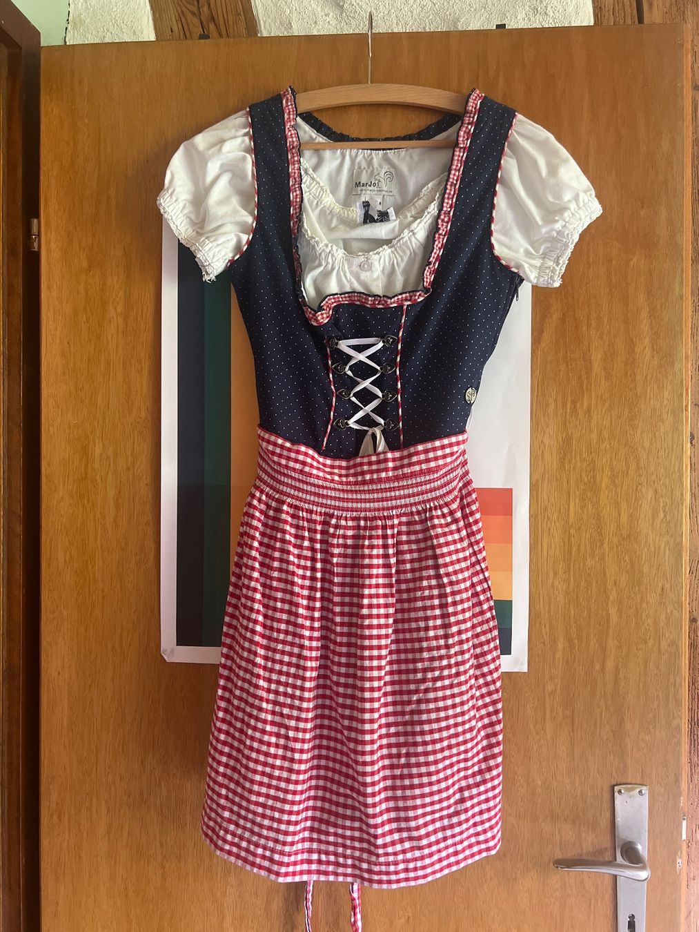 Costumi: Dirndl – Usato da Zürich venduto da van_k2x6
