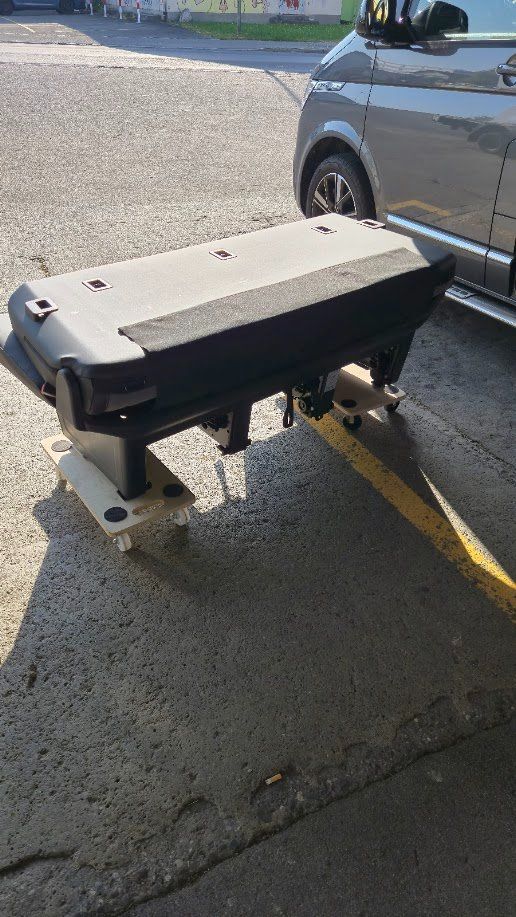 Volkswagen Tutti i ricambio: VW T6.1 Multivan Sitzbank Alcantara Palladium grau – Usato da Steffisburg venduto da Kruemmel6 4