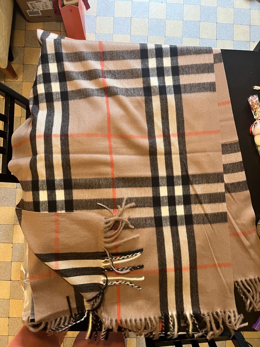 Foulard Club Room – Cachemire Noir Rouge à Carreaux – Neuf Avec étiquettes