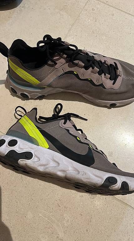 Chaussures hommes: Nike Sneaker Grösse 42.5 – D'occasion à Maur par Franzifisch