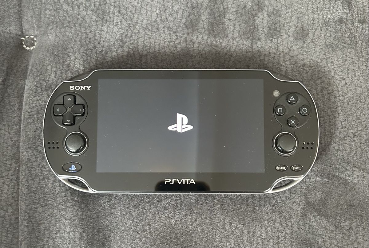Sony Consoles: Console portable Sony PS Vita noire – D'occasion à Carouge GE par  2