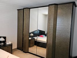 Kleiderschrank mit Spiegeltüren dunkle Musterung, gebraucht