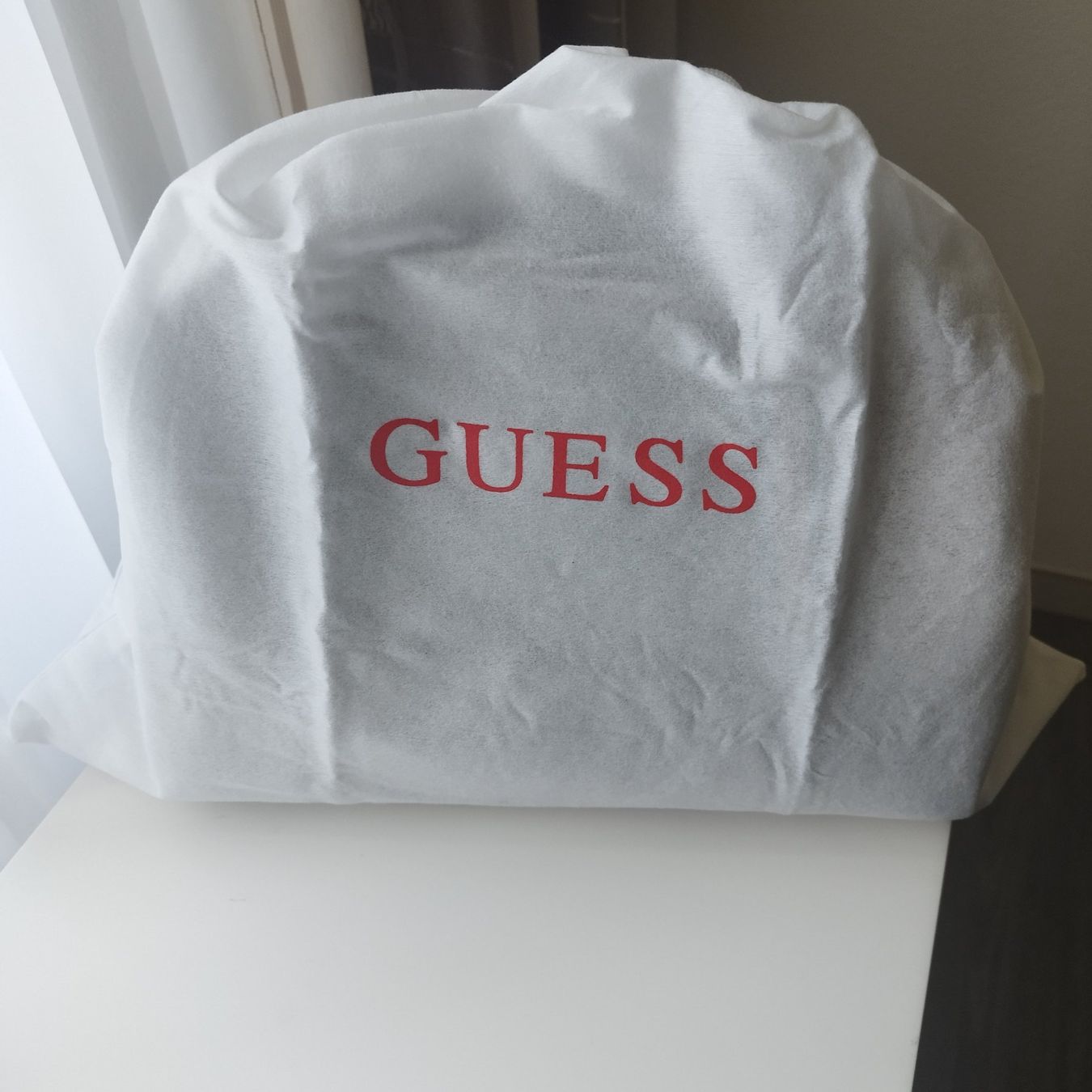 Guess Borse da donna: Guess Handtasche wie Neu, mit Staubbeutel (1) – Nuovo (secondo la descrizione) da Weiningen ZH venduto da traudl102 2