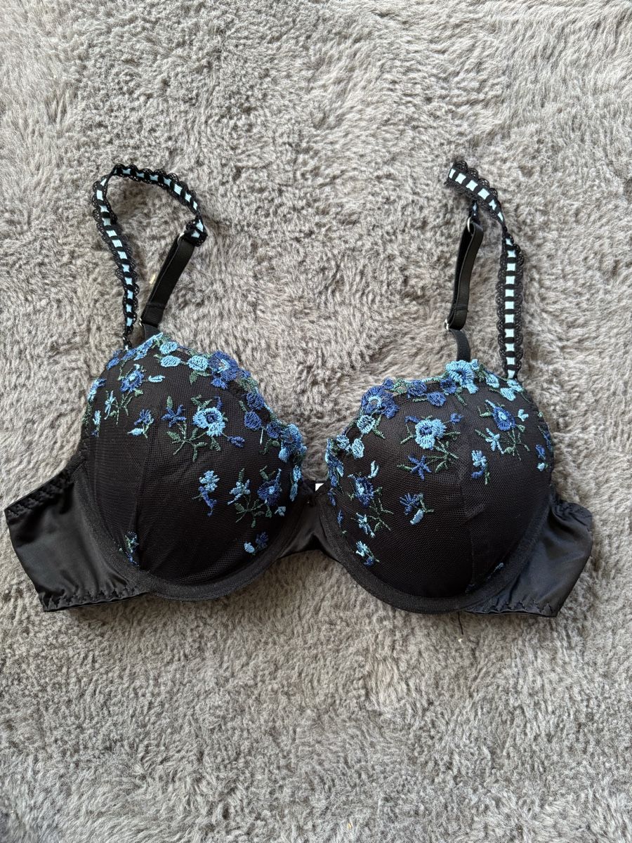 Altra biancheria intima: Black Bra with Blue Flowers Size M – Nuovo (secondo la descrizione) da Wichtrach venduto da Re_Fit