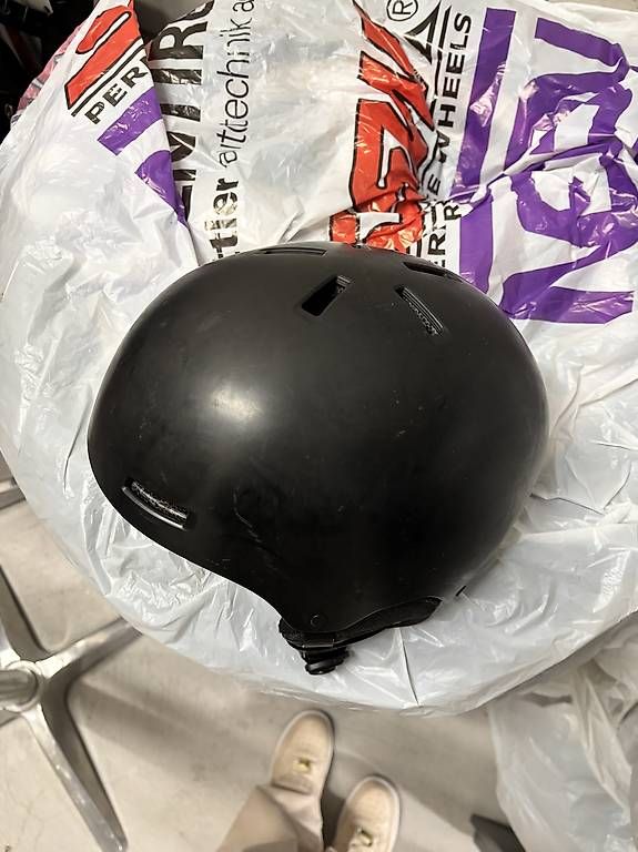 Helme: Anon Helm – Gebraucht aus Chur von leandrav 1
