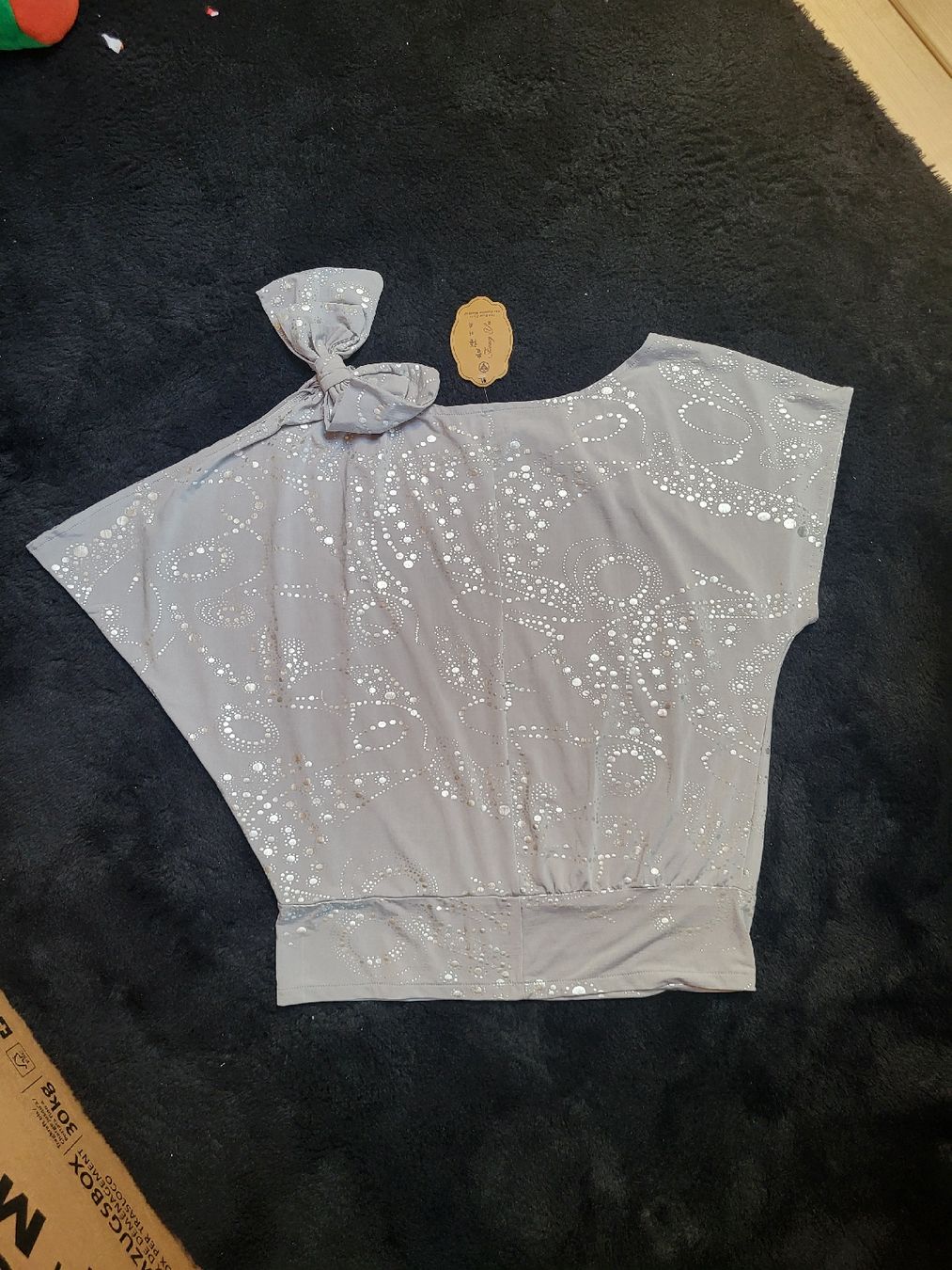 Top: Asymmetric Top – Nuovo e nell'imballaggio originale da Zweisimmen venduto da Adorable 1