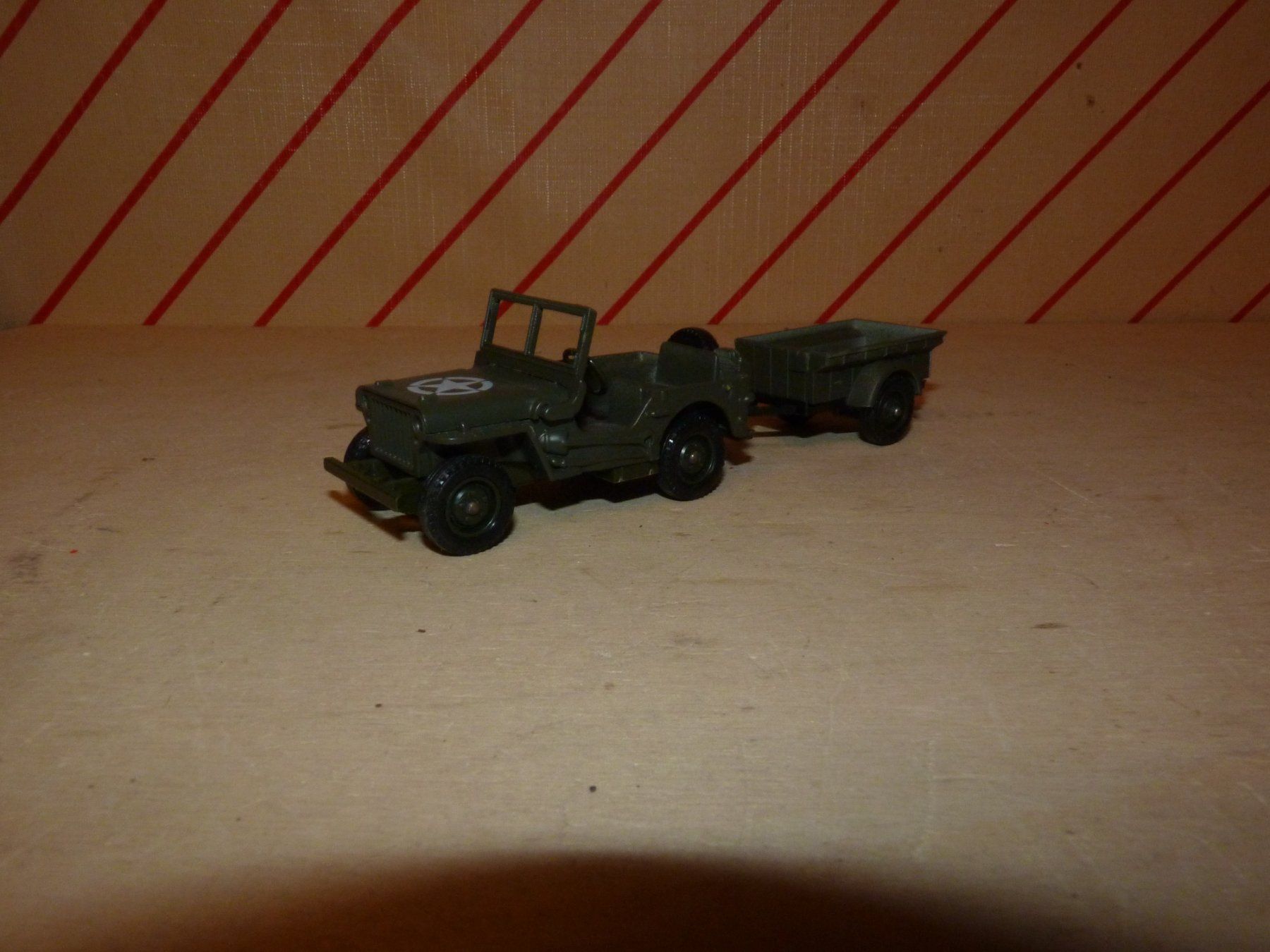 Solido Modellautos: Willys Jeep mit Anhänger Solido – Gebraucht aus Rudolfstetten von