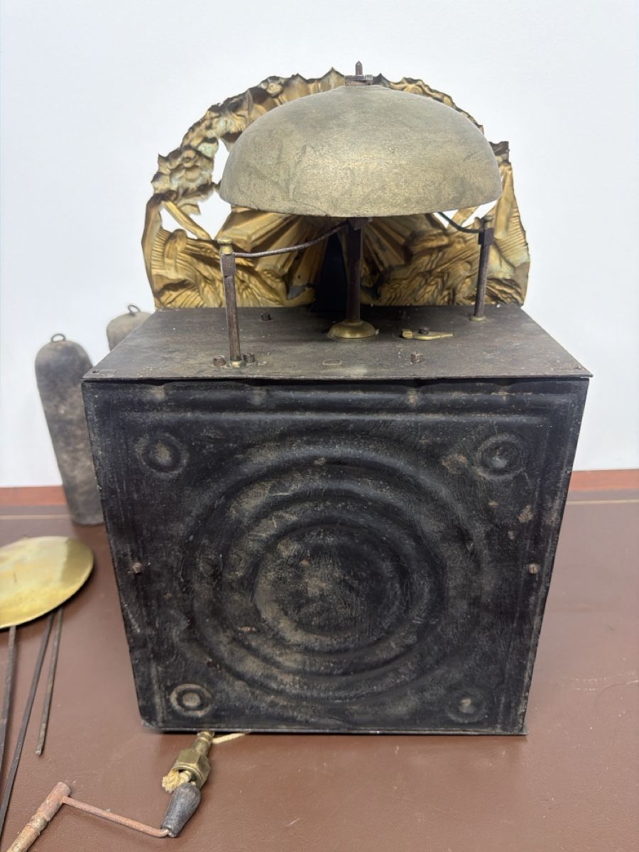 Orologi da terra & Orologi da parete: Ancienne horloge mécanisme à clef – Difettoso da Bôle venduto da K200C 4
