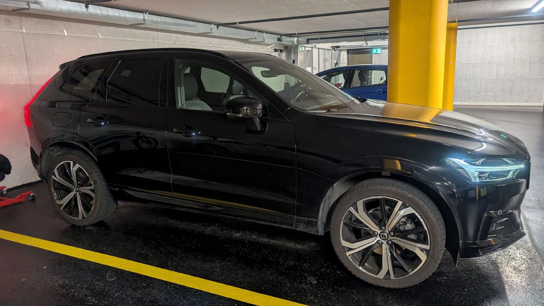 Volvo Automobili: Volvo XC60 D4 R-Design – Usato da Cham venduto da KeNon 1