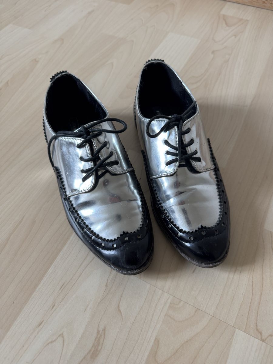 Scarpe da donna: Chaussures Richelieu argentées et noires – Usato da Villeret venduto da bys_k95b
