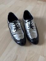 Chaussures Richelieu argentées et noires