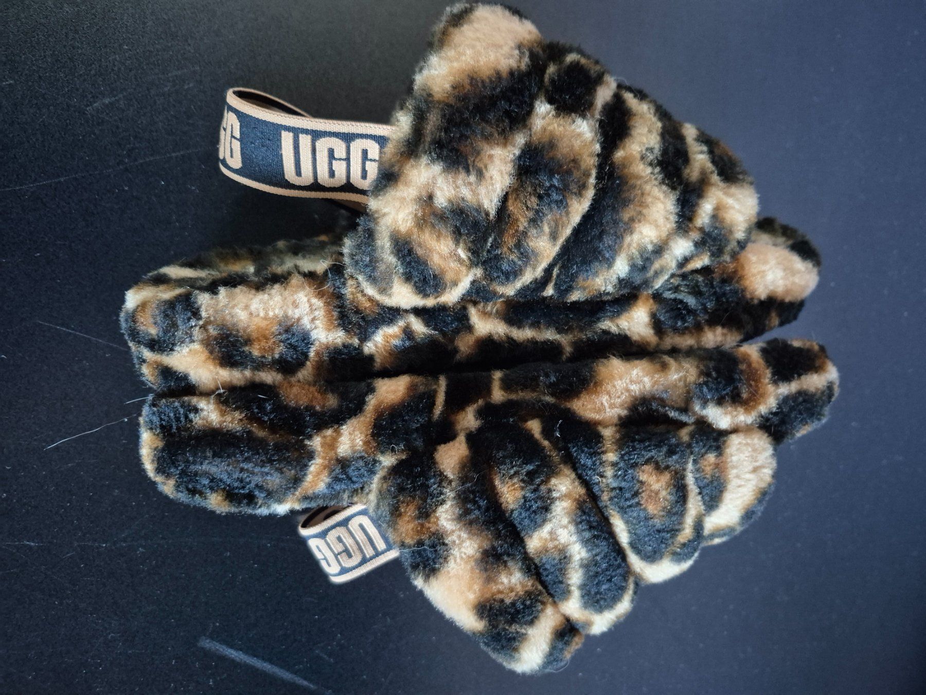 Ugg Scarpe per ragazze: UGG Hausschuh Gr. 32.5 – Usato da Dozwil venduto da Kuka25 2