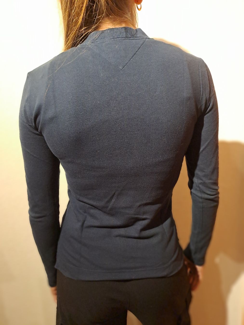 Tommy Hilfiger Magliette Polo: Polo Tommy Hilfiger noir, coupe Slim – Usato da Valeyres-sous-Montagny venduto da Romy. 2