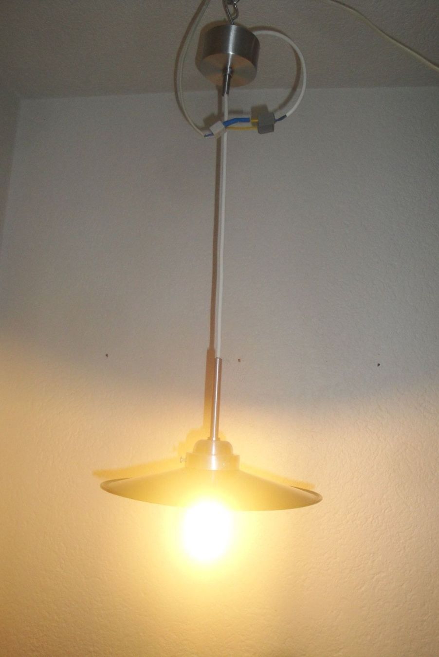 Lampen: Kellerlampe mit Emaillierter Lampenschi. – Gebraucht aus Zürich von Paykan 1