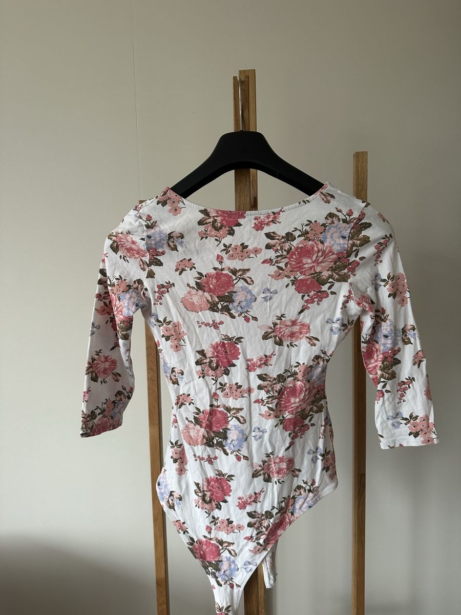 Top: Body mit Blumenmuster – Usato da Gipf-Oberfrick venduto da Gabor5 2