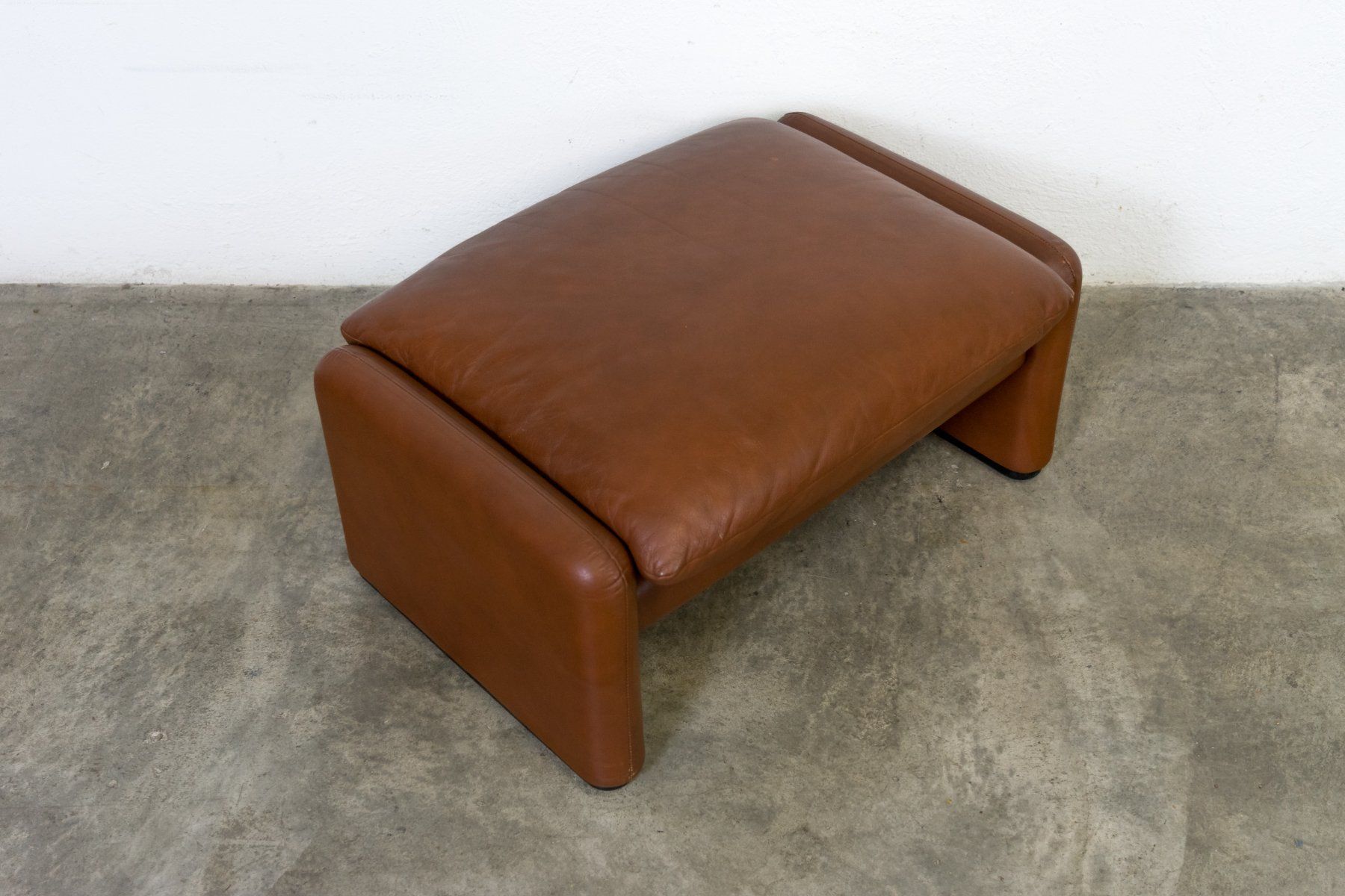 Hocker: Hocker Leder Vintage - Lieferung möglich – Gebraucht aus Schaffhausen von Studio-Ara 1