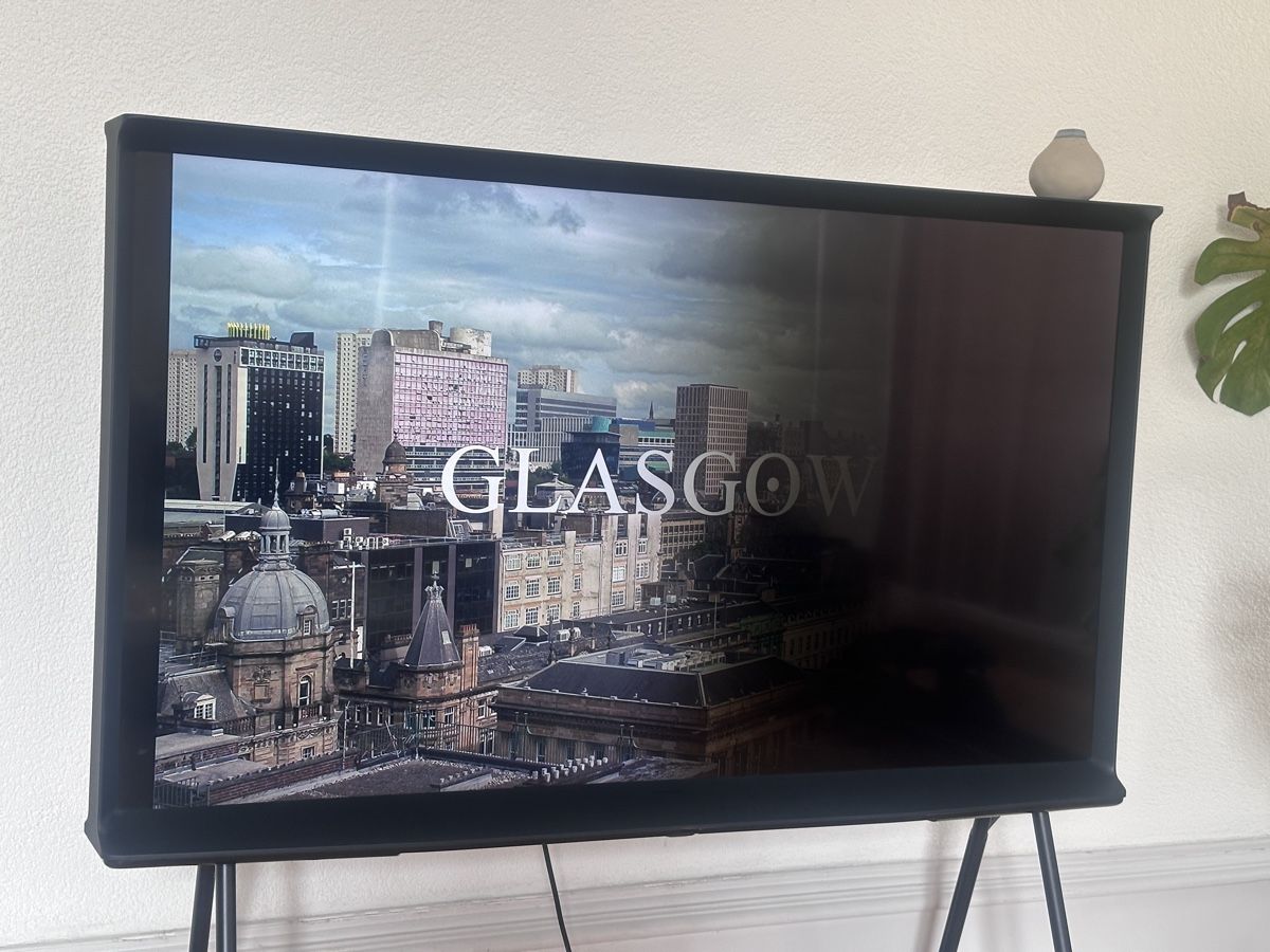 Fernseher: Smart TV Serif Samsung 49 Zoll – Defekt aus Fribourg von samsam04 5
