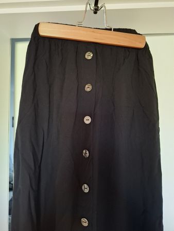 Schwarzer Rock, Grösse 42,  ideal für Sommer! NEU