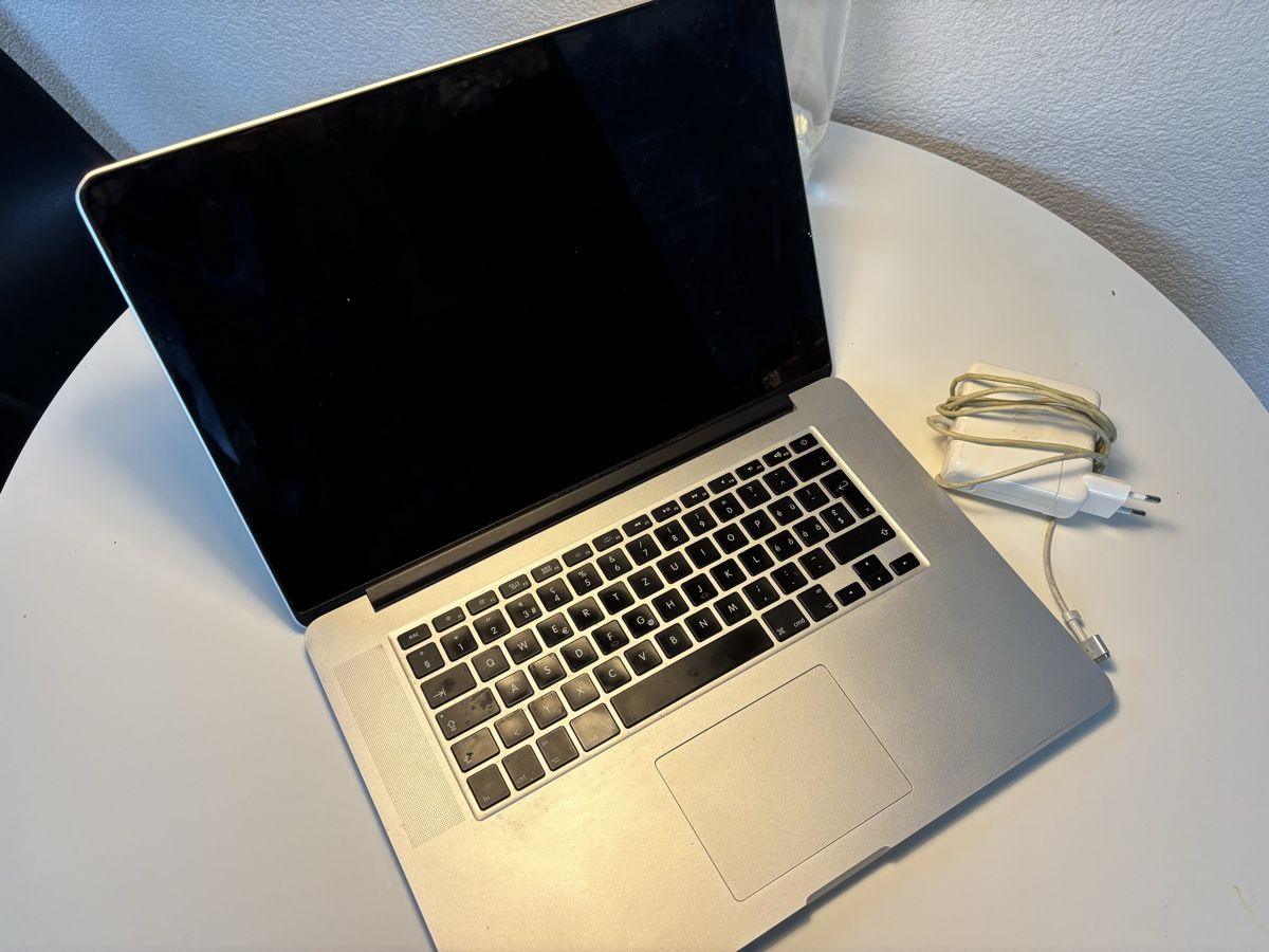 Apple Notebook: MacBook Pro 15", 2015, 256mb – Usato da Bern venduto da lieblingssachen 1