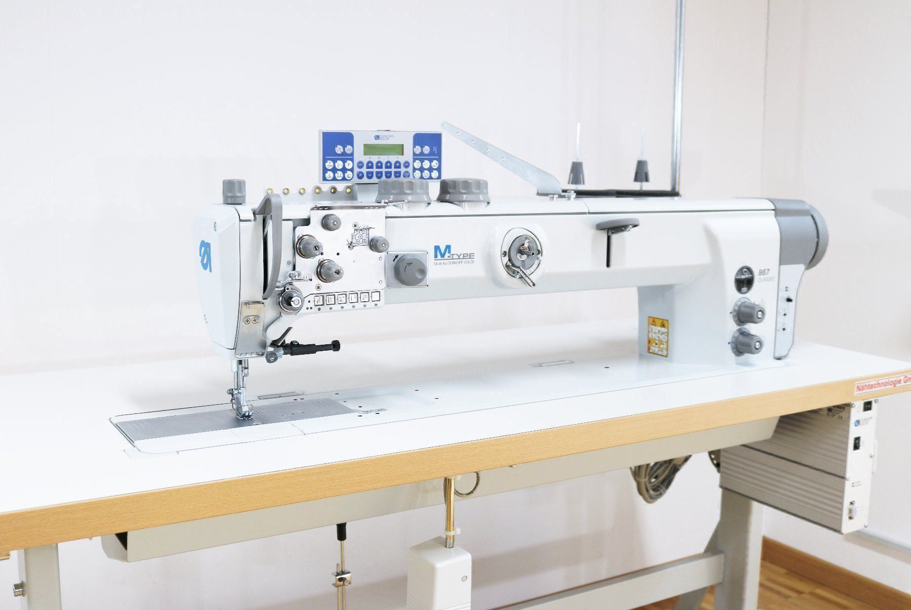 Dürkopp Macchine da cucire: Neue Langarm Industrienähmaschine DA 867 – Nuovo e nell'imballaggio originale da Rehetobel venduto da dani034