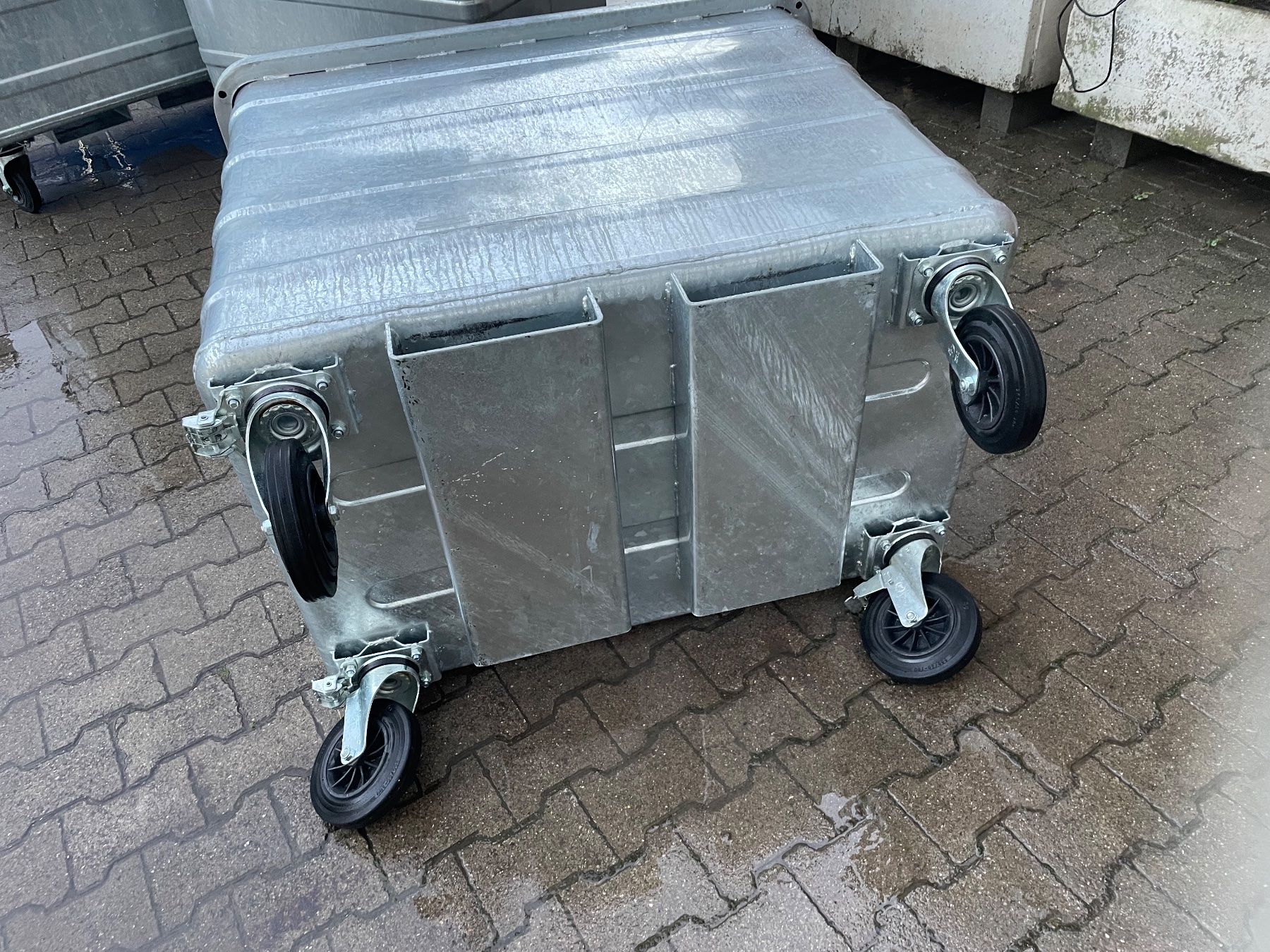 Altro per Ufficio & Commercio: Abfallcontainer Müllcontainer Container 800 L Stapelschlaufe – Usato da Neuenhof venduto da Tvr2 5
