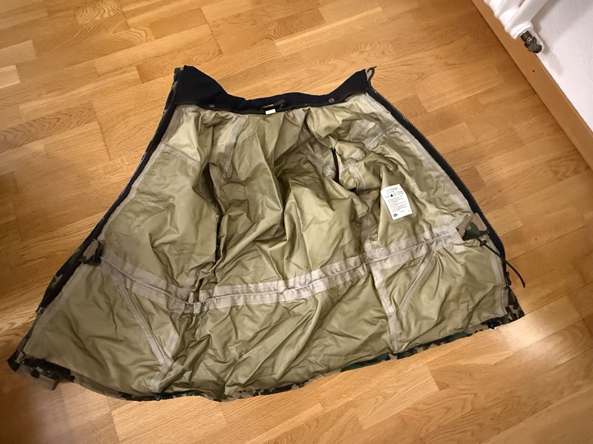 Schweizer Armee Uniformi: Veste armée suisse gortex avec capuche  – Usato da Lausanne venduto da ene_yf7n 2