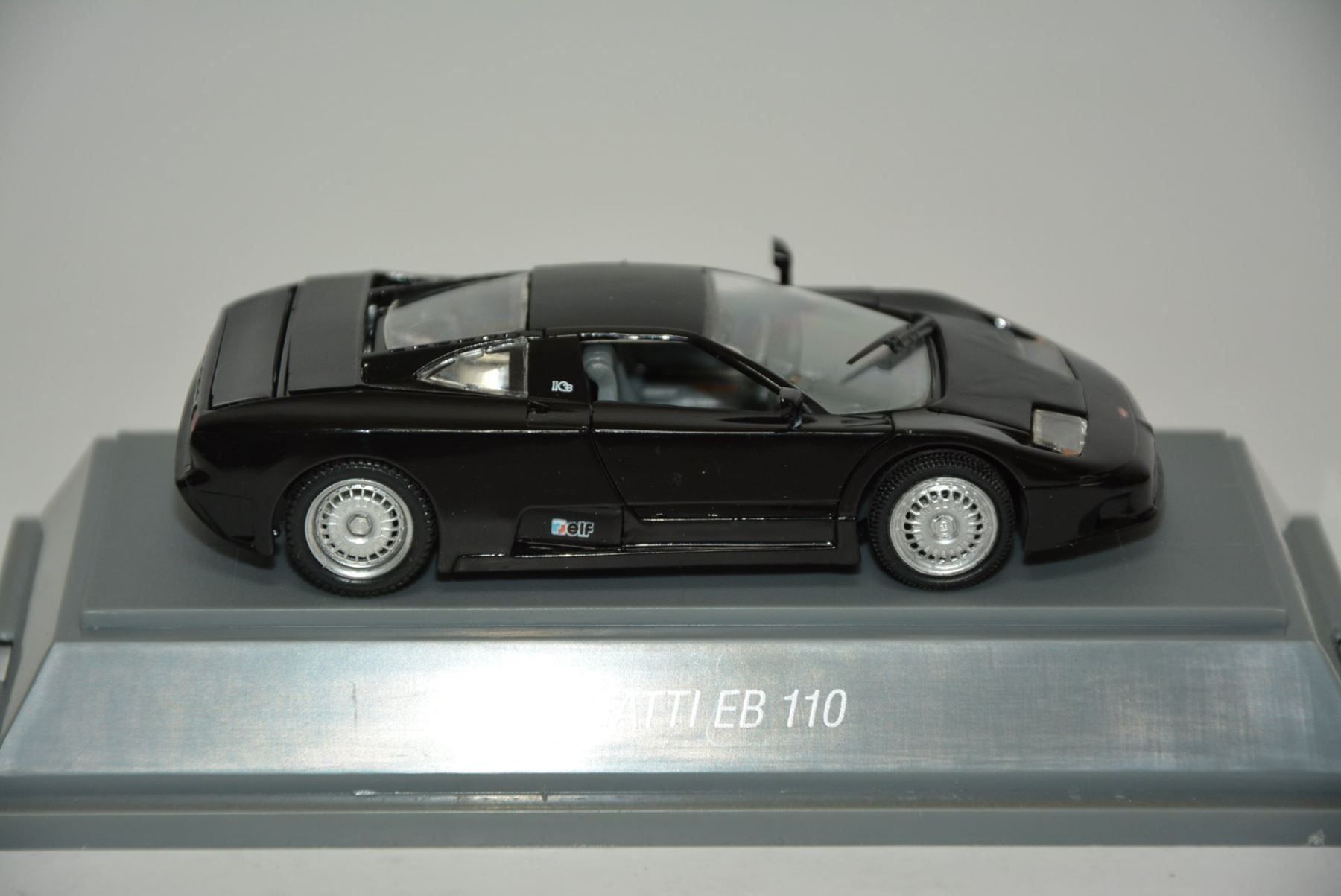 Bugatti Modellini d'auto: Bugatti EB 110  1994 ,  schwarz , Revell – Nuovo (secondo la descrizione) da Goldach venduto da Feivel9 5