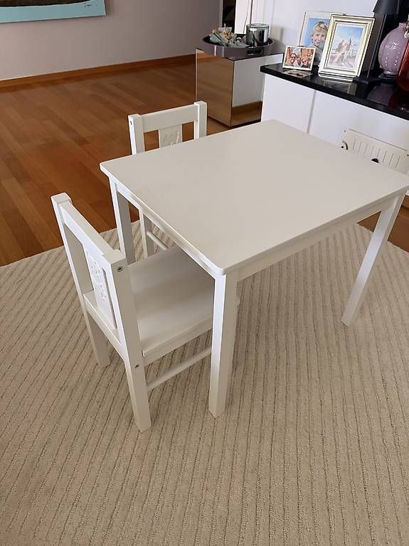 Set di tavolo e panche: Kindertisch mit 2 Stühlen – Usato da Herrliberg venduto da Katharina_Kl 2