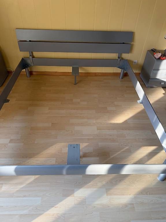 Betten: Bettrahmen 180x200 cm,mit Kopfteil – Gebraucht aus Hägglingen von KarinK