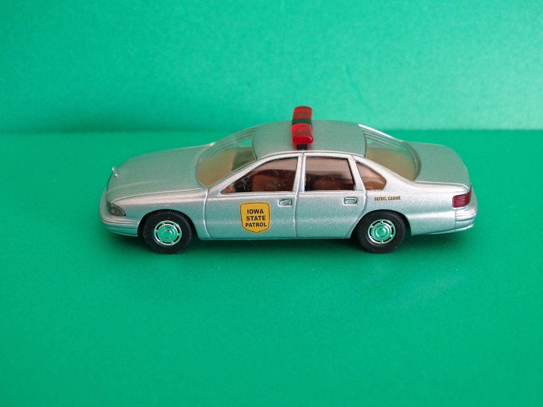 Busch Modellini d'auto: Chevrolet Caprice von Busch 1/87 – Usato da Bretzwil venduto da Meex 2